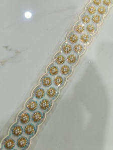 Garniture en dentelle perlée de luxe avec cristaux pour design de mode Dentelle perlée fantaisie avec fleurs 3D pour combo paillettes et perles haute couture - Product Image 4