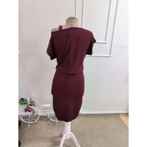 Robe en crêpe pour femme à manches courtes, bretelle asymétrique et détails accessoires, taille élastiquée, 36535 - Prune - Product Image 5