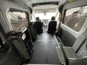 Fourgonnette Transit 150 2024 pour 3 passagers et accessible aux fauteuils roulants avec entrée par marchepied - Product Image 6
