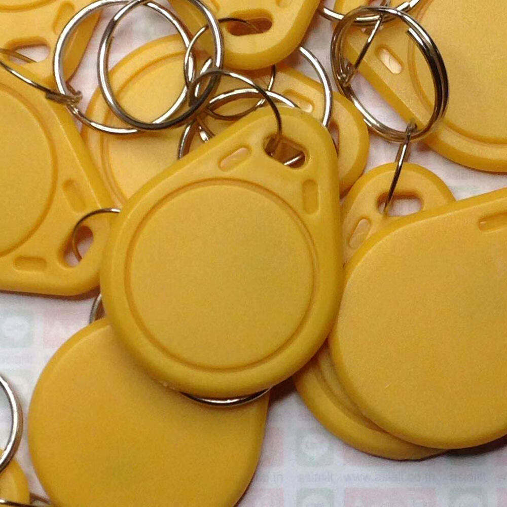 สีเหลือง