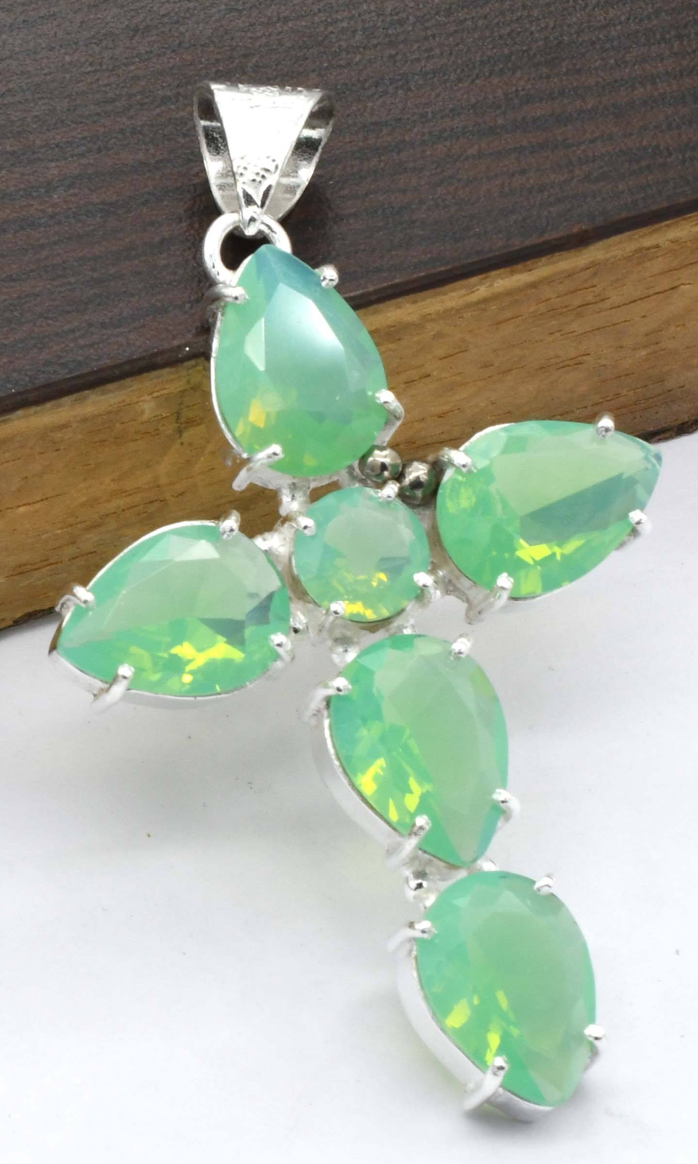 สีเขียว