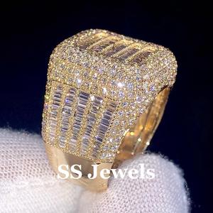 Champion Anillo de compromiso de hip hop chapado en rodio de plata esterlina personalizado para hombre VVS Moissanite Baguette Diamond Prong Setting - Product Image 3