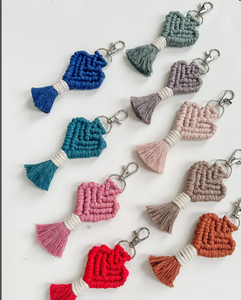 Llavero Artesanal de Moda |   Llavero de macramé |   Accesorios Boho, Llavero de Macramé Hecho a Mano - Product Image 1