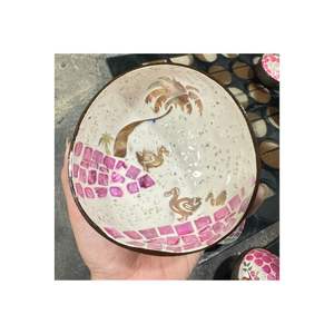 Bol en coquille de noix de coco de qualité supérieure avec incrustation de coquille de nacre Conception de motif de beauté faite à la main comprend une cuillère-Prix économique Vietnam - Product Image 5