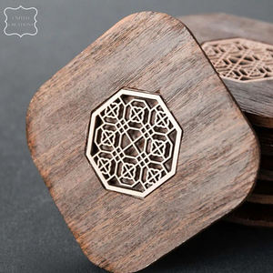 Dessous de verre en bois d'acacia gravé sur mesure avec support en bois Dernier design Tapis et tampons de style classique - Product Image 5