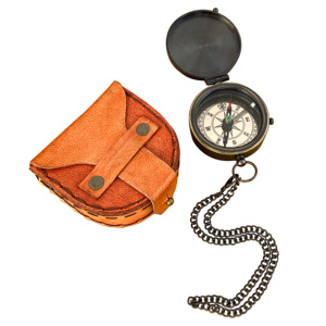 Brújula de bolsillo plana de latón de 2 pulgadas hecha a mano, Color negro único con cadena y bolsa de cuero, brújula de trabajo personalizada - Product Image 3