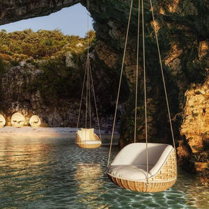 Fauteuil suspendu Swingrest SwingMe en rotin synthétique avec coussin pour usage extérieur. - Product Image 2