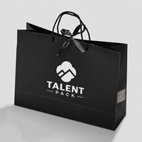 Sac en papier noir de luxe personnalisé avec logo pour l'emballage de vêtements, cadeaux et achats en magasin