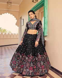 Ensemble Lehenga en fausse Georgette semi-cousu Broderie de séquence lourde de 9mm Non cousue Choli & Net Dupatta Commandes en gros jusqu'à 44 - Product Image 1
