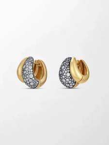 Pendientes Huggie Redondos con Diamantes Cultivados en Laboratorio Midnight Dome, 3.17 Ct, Color GH, Claridad VS, 190 Piedras, Oro Amarillo de 18K, Brillo Post-oscurecimiento - Product Image 3