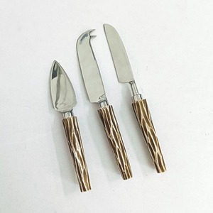 Le meilleur fournisseur indien d'acier inoxydable de haute qualité pour mariage avec poignée en résine antique vintage, ensemble de trois pièces pour couper le fromage - Product Image 1