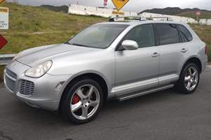 Porsche Cayenne Turbo S 2006 d'occasion, 520 ch, V8 biturbo, transmission intégrale, jantes SportTechno, peu modifiée - Product Image 3