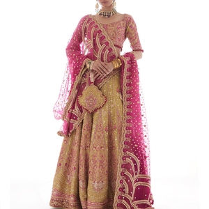 Ropa de novia de tendencia con falda de tul en capas con cintura con cuentas brillantes y escote de corazón romántico para novia - Product Image 2