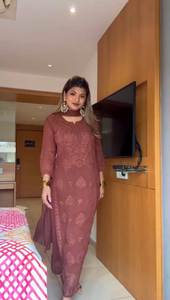 Célébrez la tradition avec notre broderie patrimoniale de luxe/Tissus tissés à la main de l'ère moghole/Costume Anarkali salwar pour la mariée - Product Image 3