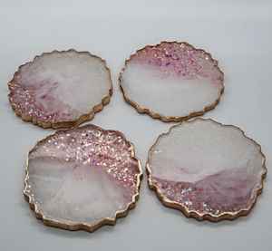 ชุดจานรองแก้วเรซิ่นพิมพ์ลายด้วย UV คุณภาพสูง ดีไซน์หรูหรา ปรับแต่งได้ 4 ชิ้น สำหรับร้านอาหาร โต๊ะอาหารที่บ้าน งานแต่งงาน และงานเลี้ยง - Product Image 4