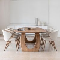 Table à manger en bois de style nouveau avec des tons clairs et des lignes simples pour une décoration intérieure moderne, propre et ouverte