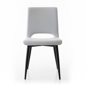 Chaise de salle à manger rembourrée PASCAL Elite avec dossier ergonomique, assise en tissu haut de gamme, pieds en métal noir mat, espaces luxueux - Product Image 2