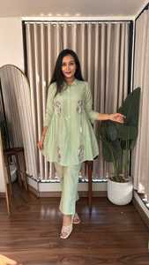 ชุดลำลองปักลายเรียบง่ายสำหรับใส่ทำงาน ชุดเซ็ตผ้าคอร์ดสำหรับผู้หญิง แขนยาว กางเกงขายาว ชุดสูทสไตล์อินเดีย ผ้าคอตตอน ขายส่งชุดเซ็ตผ้าคอร์ด - Product Image 3