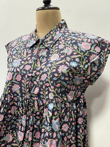 Débardeur pour femme en coton 100% fait main, style japonais, imprimé floral, col en V, écologique, avec décoration boutonnée - Product Image 2