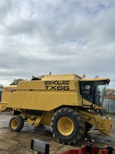 Moissonneuse-batteuse d'occasion pour riz, maïs, blé, pommes de terre et arachides avec un prix bas et une livraison rapide TX66 C/W 20ft Header Engine - Product Image 3