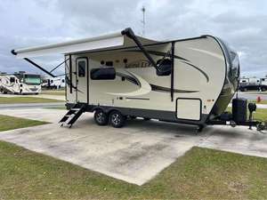 Oferta Especial: Remolques Teardrop NU CAMP BAREFOOT, Mini Caravana, Casa Rodante Móvil, Vehículo de Viaje, Aluminio Dorado, para 4-6 Personas, Ajustable - Product Image 1