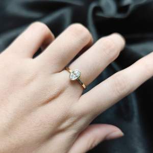 Anillo de Compromiso de Moissanita con Corte Oval Geométrico de 2 Quilates, Engaste de Bisel, VVS1, Solitario Clásico, Aniversario de Bodas para Mujer, Plata de Ley 925 - Product Image 2