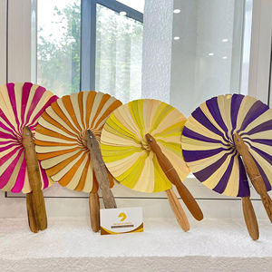 Éventail en feuilles de palmier, feuillage de palmier séché fait à la main, pliable, léger, accessoire portable pour fond de mariage bohème, fabriqué au Vietnam - Product Image 1