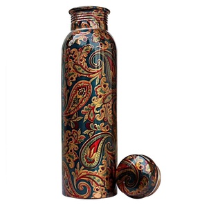 Bouteille en cuivre imprimée paisley multicolore de luxe avec revêtement brillant pour une hydratation élégante et décorative - Product Image 1
