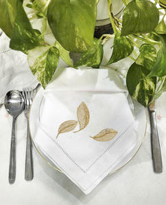 Serviettes de table en coton brodées sur mesure en gros, feuilles dorées métalliques, serviettes de table en coton, serviettes de table en tissu à ourlet festonné, maison, hôtel, vacances - Product Image 1