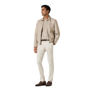 แจ็คเก็ตหนังวัวแท้แบบน้ำหนักเบาสำหรับผู้ชาย ดีไซน์พรีเมียม ปี 2025  แบบใหม่  ซิป  คอตั้ง  โลโก้ด้านหน้า  กันน้ำ - Product Image 2