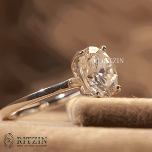 Bague de fiançailles solitaire en moissanite de laboratoire taille ovale avec sertissage à griffes, style charmant pour femme - Product Image 2