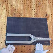 Juego de 8 Espadas Sonoras que Incluyen 528Hz y Afinación Gigante (D288/A432) con Campana de Sonido - para Laboratorios - Product Image 6