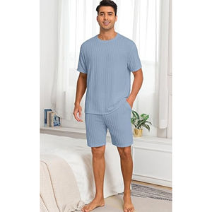 Ensemble T-shirt et short assortis pour hommes pour l'entraînement et les loisirs Design léger pour un confort tout au long de la journée - Product Image 4