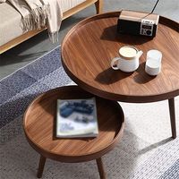 Mesa de centro de madera de diseño con forma minimalista y belleza de madera natural para interiores de casas modernas