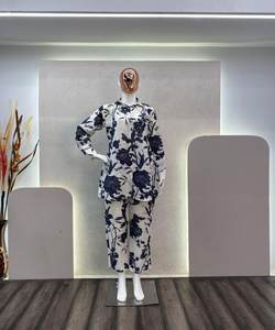 Fusion de la mode Salwar Kameez de style pakistanais - Fusion traditionnelle et moderne indienne Vêtements de fête en soie Georgette - Product Image 2