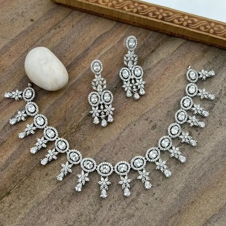 Collar y pendientes de diseño de gota de estrella pequeña con acabado de calidad superior 100% con piedra de diamante americano y Chapado en plata