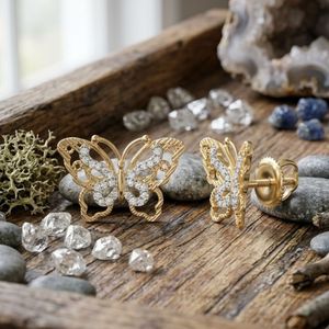 Boucles d'oreilles SHREYA DIAM pour femmes, diamants ronds brillants cultivés en laboratoire, argent 925, or jaune, design papillon, à porter tous les jours - Product Image 2