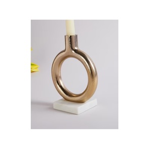 เชิงเทียนโลหะสีทองโบราณพร้อมแก้วหรูหรา - Product Image 3