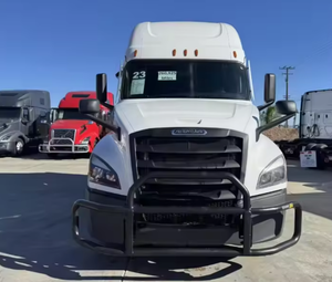 Camión Semirremolque Usado Freightliner Cascadia 126 Sleeper 2023 2024 con Techo Elevado de 72 Pulgadas, Motor Detroit de 455 HP, Transmisión Automática Dt12 de 12 Velocidades - Product Image 3
