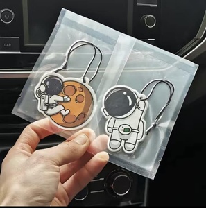 Rafraîchisseur d'air de luxe personnalisé avec petite étiquette suspendue pour <span class=keywords><strong>voiture</strong></span> Produit de spa et de parfum avec logo d'arbres pour <span class=keywords><strong>voiture</strong></span> sentant <span class=keywords><strong>bon</strong></span> - Product Image 4