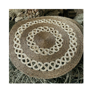 Alfombra de pasto marino premium hecha a mano, ideal para mejorar el diseño de interiores en espacios familiares y como solución decorativa para pisos. - Product Image 1