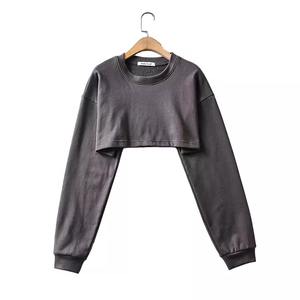 Sweat-shirt à capuche court en coton imprimé avec logo personnalisé pour femmes col montant haut court d'hiver Maximize Wear articles en stock - Product Image 4