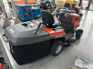Tracteur de jardin Husqvarna TC 215T, tondeuse à gazon de 95 cm, moteur bicylindre de 15,9 CV, transmission hydrostatique, bac de ramassage de 300 L - Product Image 3