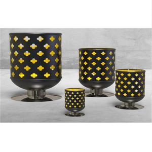 Vente en gros de bougeoirs décoratifs en acier inoxydable, lanterne à bougie noire et dorée de qualité supérieure pour la décoration de la maison. - Product Image 3