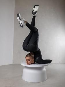 ชุดออกกำลังกายโยคะไร้รอยต่อ ปี 2025 ชุดรอมเปอร์รัดรูปเซ็กซี่ สายไขว้หลัง กระชับหน้าท้อง พร้อมบราในตัว ชุดสบายสำหรับวิ่งและโยคะ ชุดกันเหงื่อ - Product Image 6