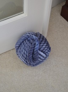 Arrêt de porte à nœud de singe en bleu - Product Image 3