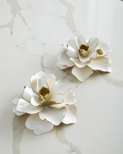 Juego de Portavelas de Flores Doradas de Lujo, Jarrón de Metal, Plato Decorativo, Diseño Floral Elegante, Decoración Navideña para el Hogar, Ecológico, para Mesa - Product Image 3