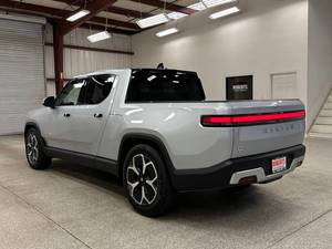 (W&T) PROMOCIÓN Venta de Auto Usado 2023 RllVAN R1T ADVENTURE 4DR CREW CAB AWD SB (AUTO ELÉCTRICO) - Product Image 4