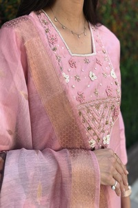 Grand élégant indien ethnique Collection Opulent droit Kurti pantalon Dupatta ensemble pour le printemps pour les mariages Diwalis B2B vente en gros - Product Image 4