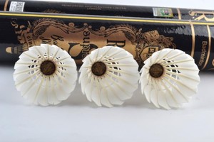 Volante de Bádminton de Plumas de Ganso de Alto Rendimiento con Cabeza de Corcho Natural Completa, OEM/ODM Disponible, Grado Industrial DIY - Product Image 3